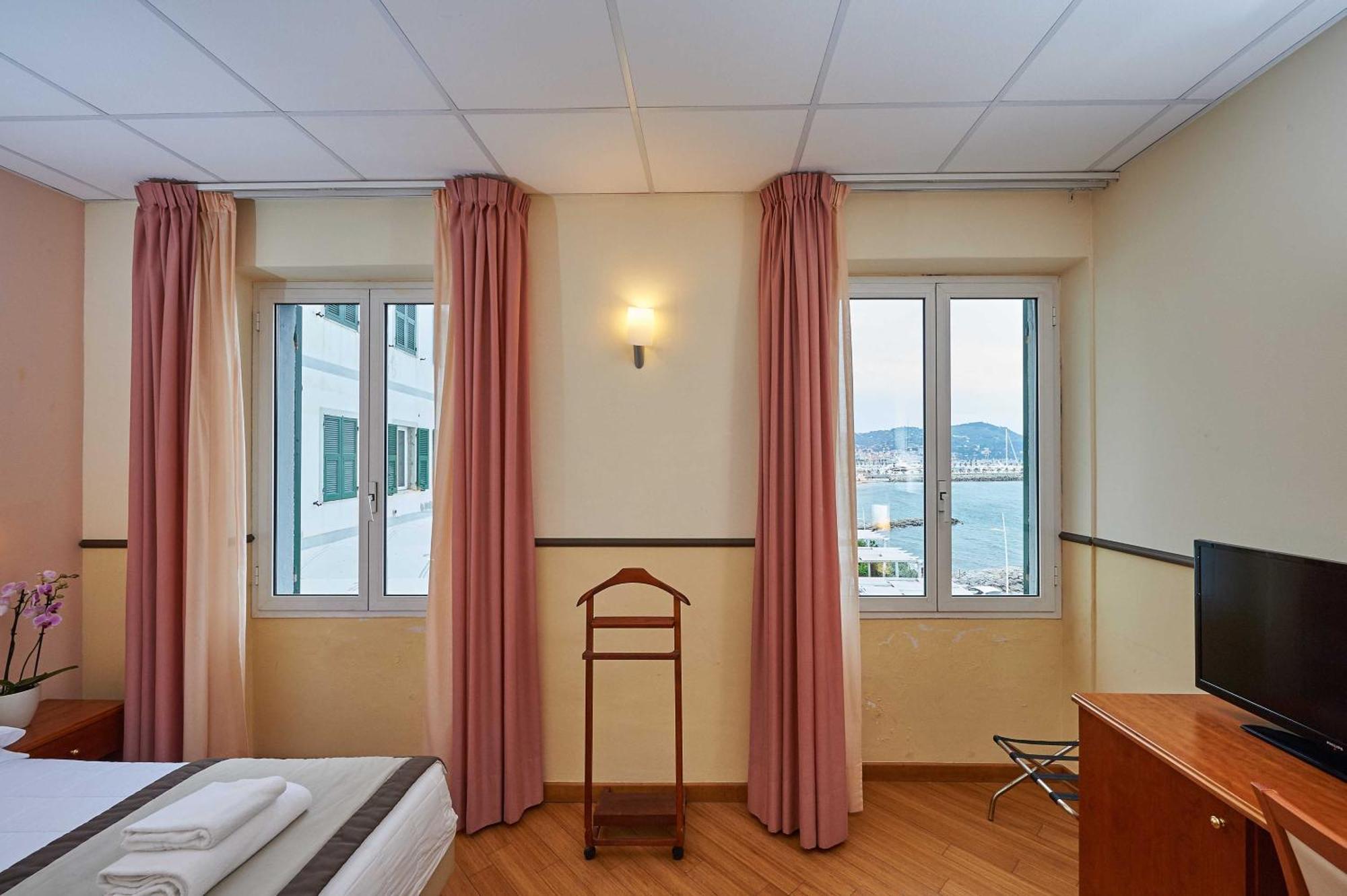 Hotel Corallo Imperia Oda fotoğraf